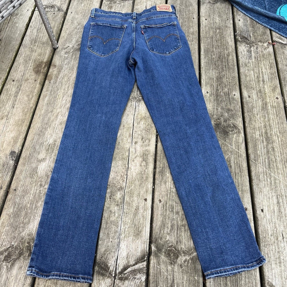 Levis Jeans Womens 30 Blue 724 High Rise Straight,‎ Medium Wash, Stretch Denim